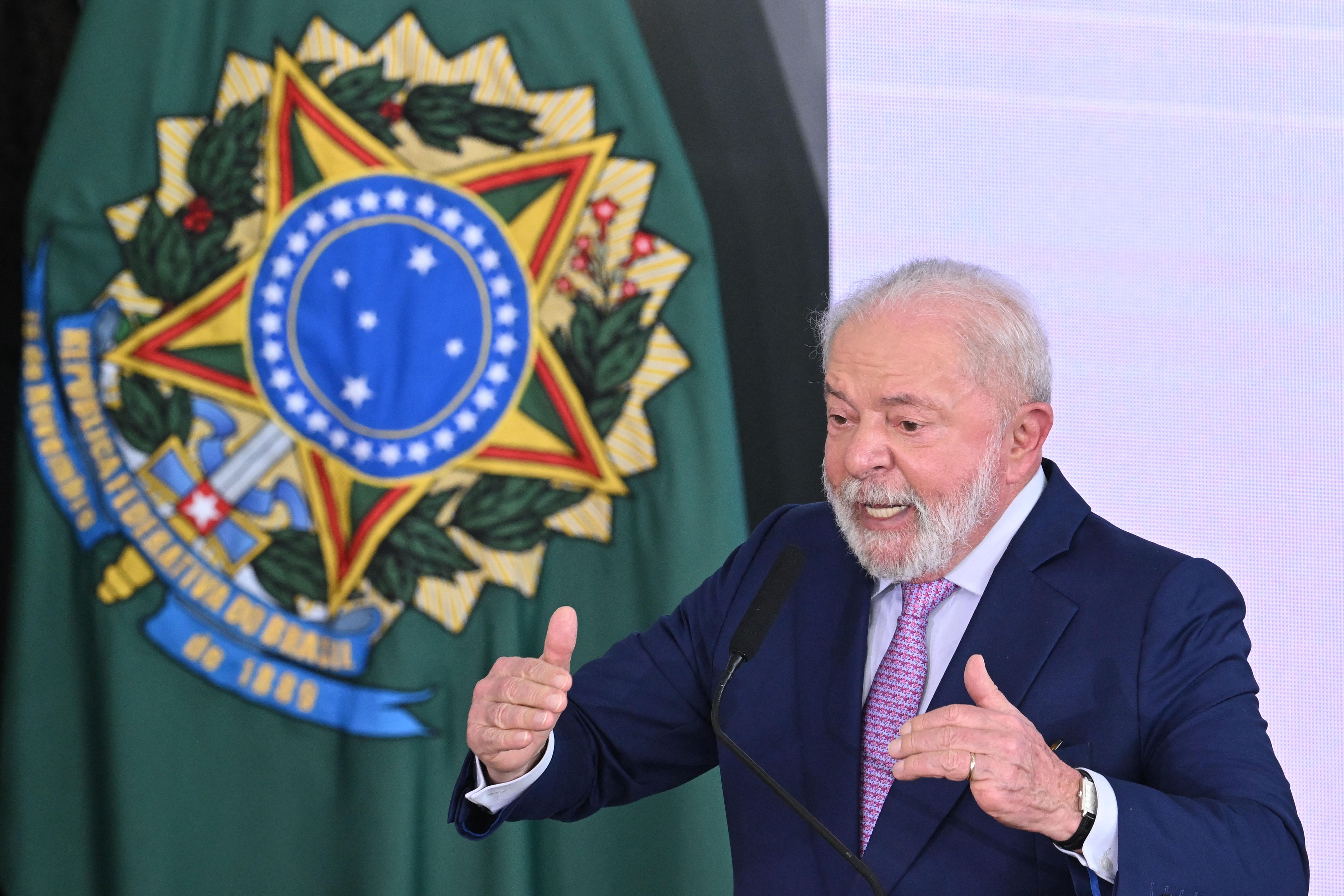 Ap&oacute;s pouco resultado com os EUA, Lula vai &agrave; China tentar aproxima&ccedil;&atilde;o