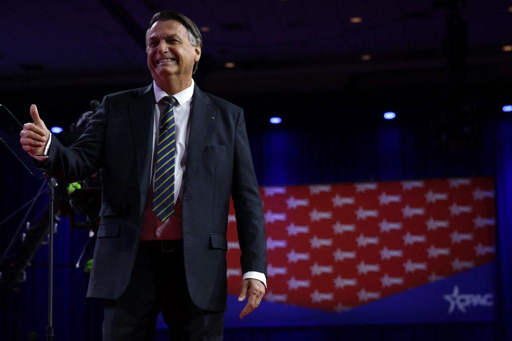 Bolsonaro projeta "mil prefeituras" com o PL em 2024