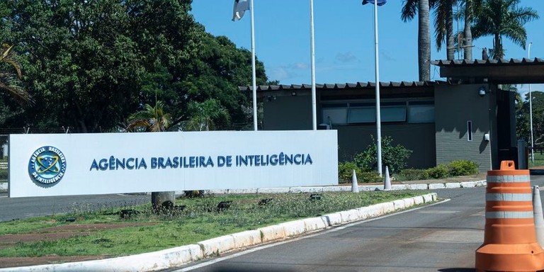 PF faz operação contra servidores da Abin suspeitos de rastrear celulares PF faz operação contra servidores da Abin suspeitos de rastrear celulares