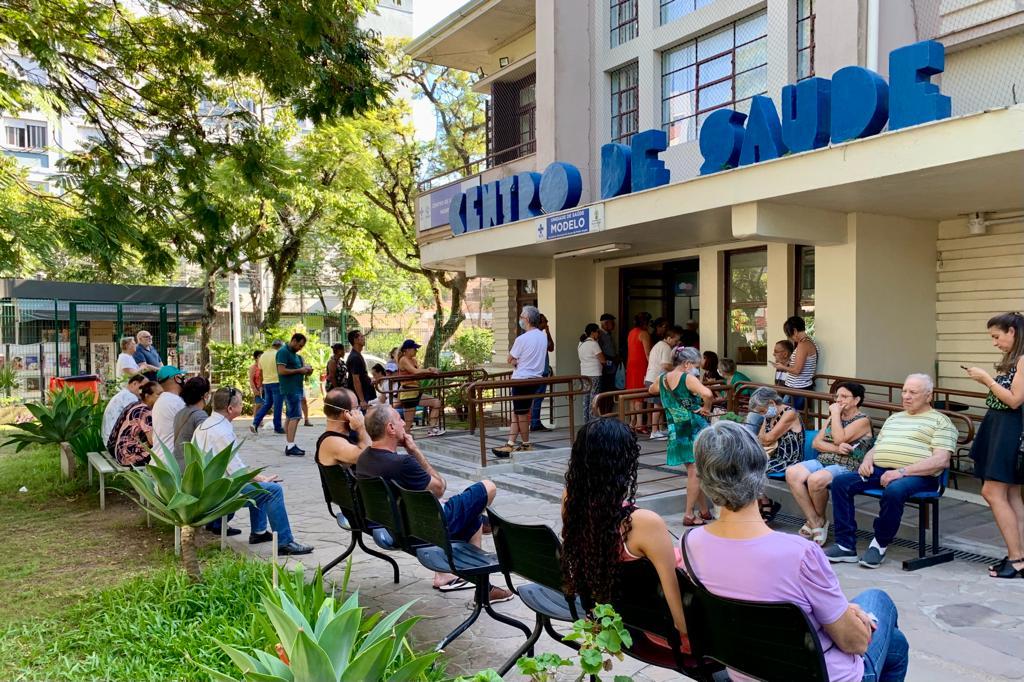 P&uacute;blico lotou p&aacute;tio da Unidade de Sa&uacute;de Modelo