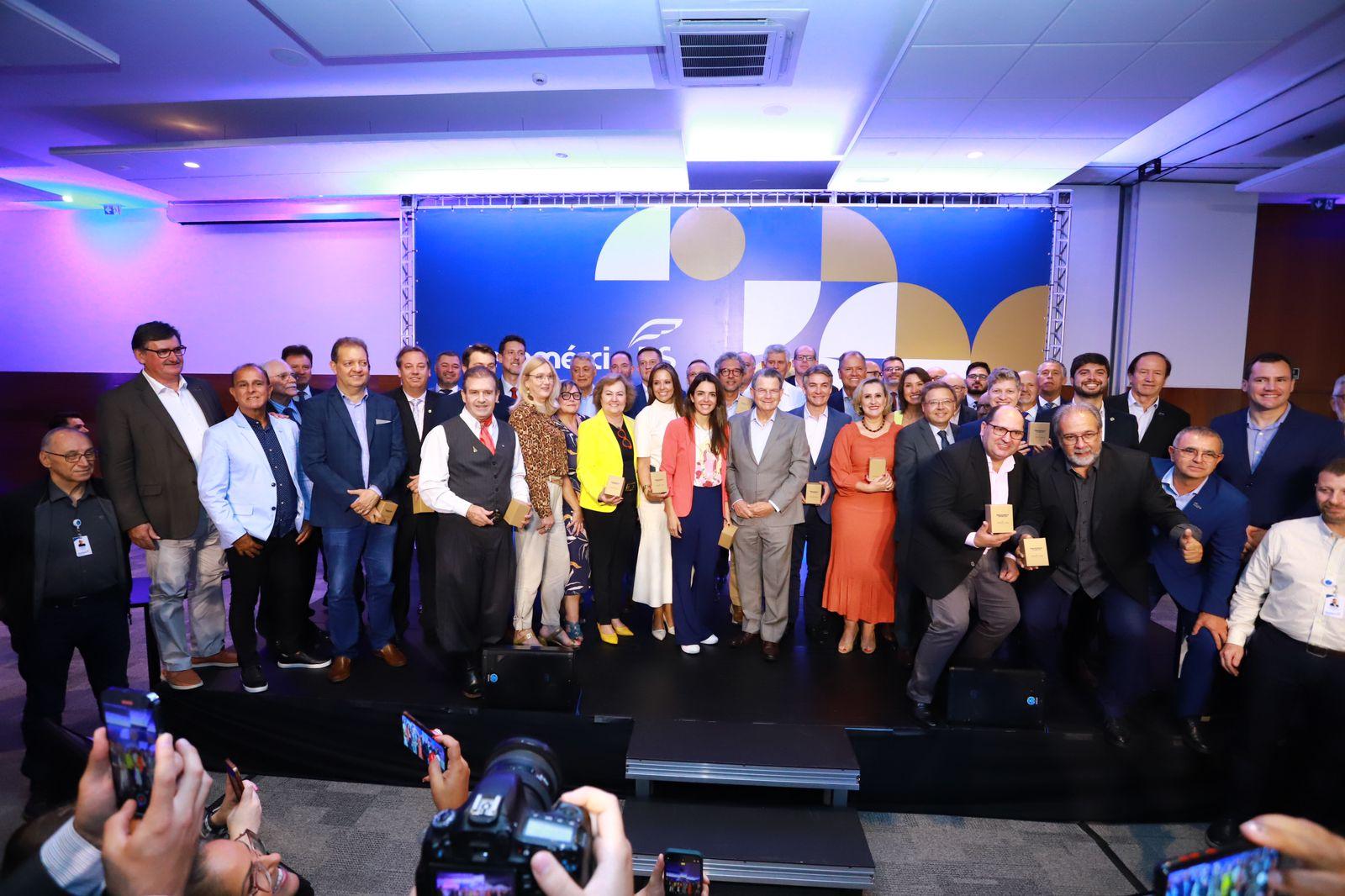 Empres&aacute;rios e deputados discutiram t&oacute;picos da Reforma Tribut&aacute;ria em encontro na Capital