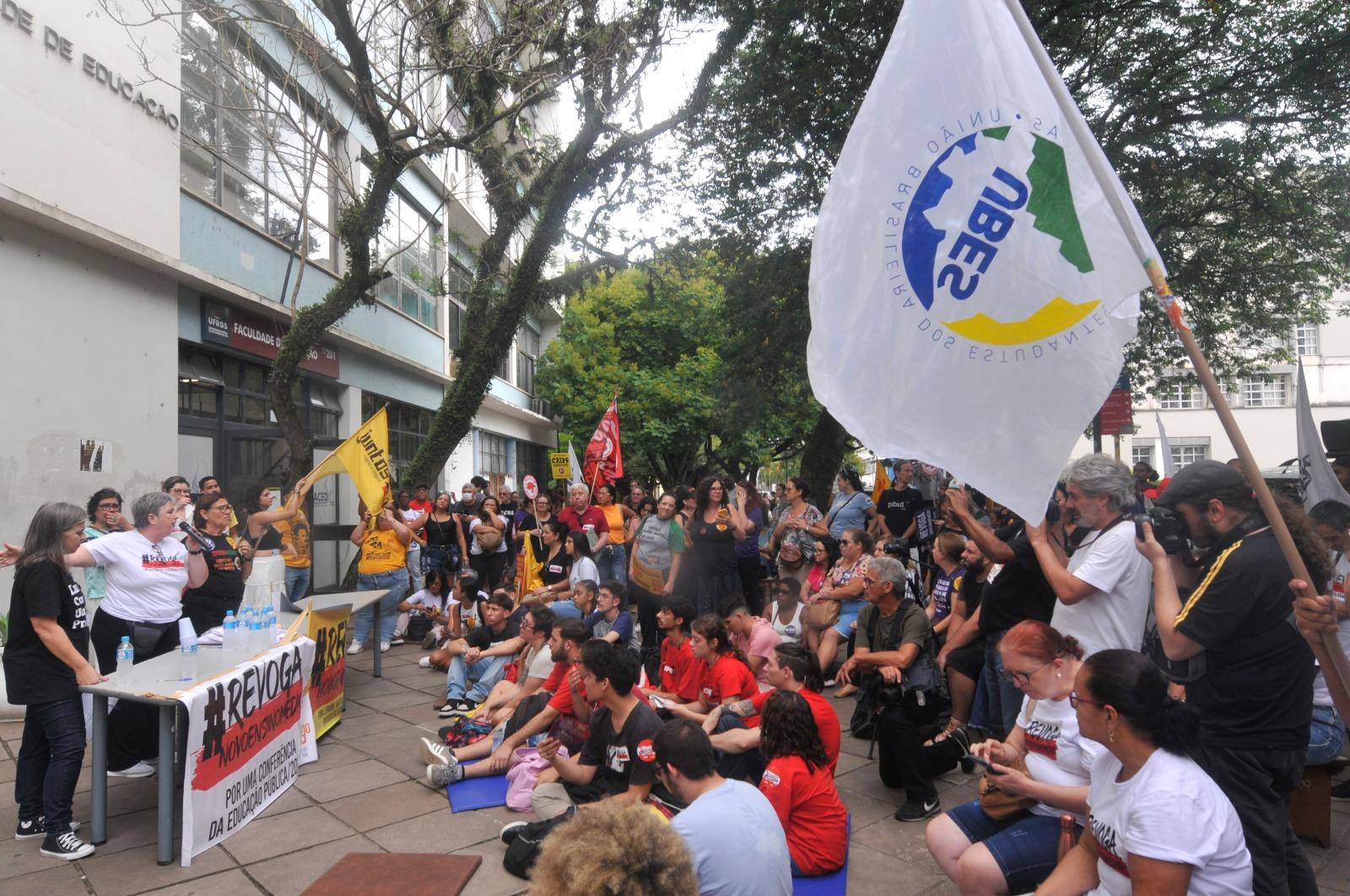 Comit&ecirc; pela Revoga&ccedil;&atilde;o do Novo Ensino M&eacute;dio foi lan&ccedil;ado na Faculdade de Educa&ccedil;&atilde;o da Ufrgs