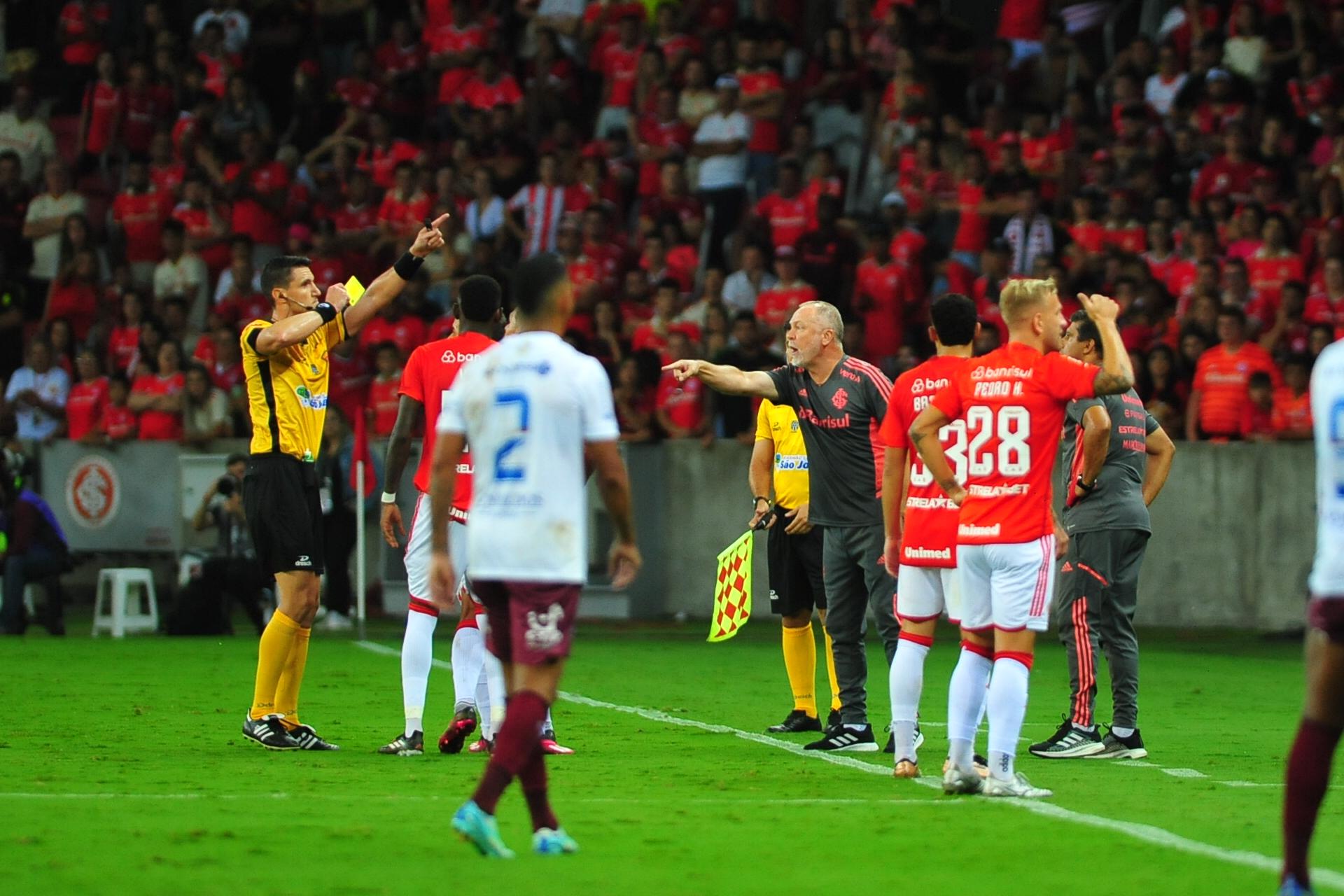 Jogador veio do banco, mas n&atilde;o conseguiu evitar a derrota nos p&ecirc;naltis do Colorado