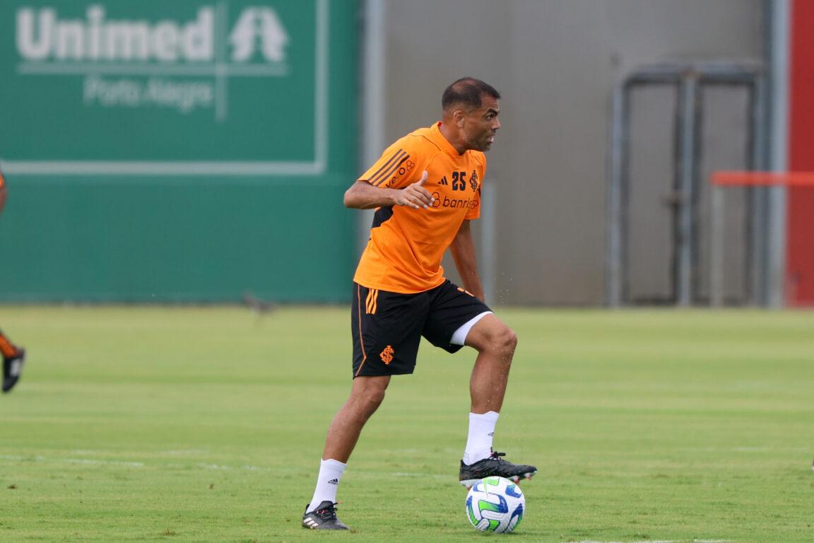Inter exercita a posse de bola em treino no Parque Gigante  