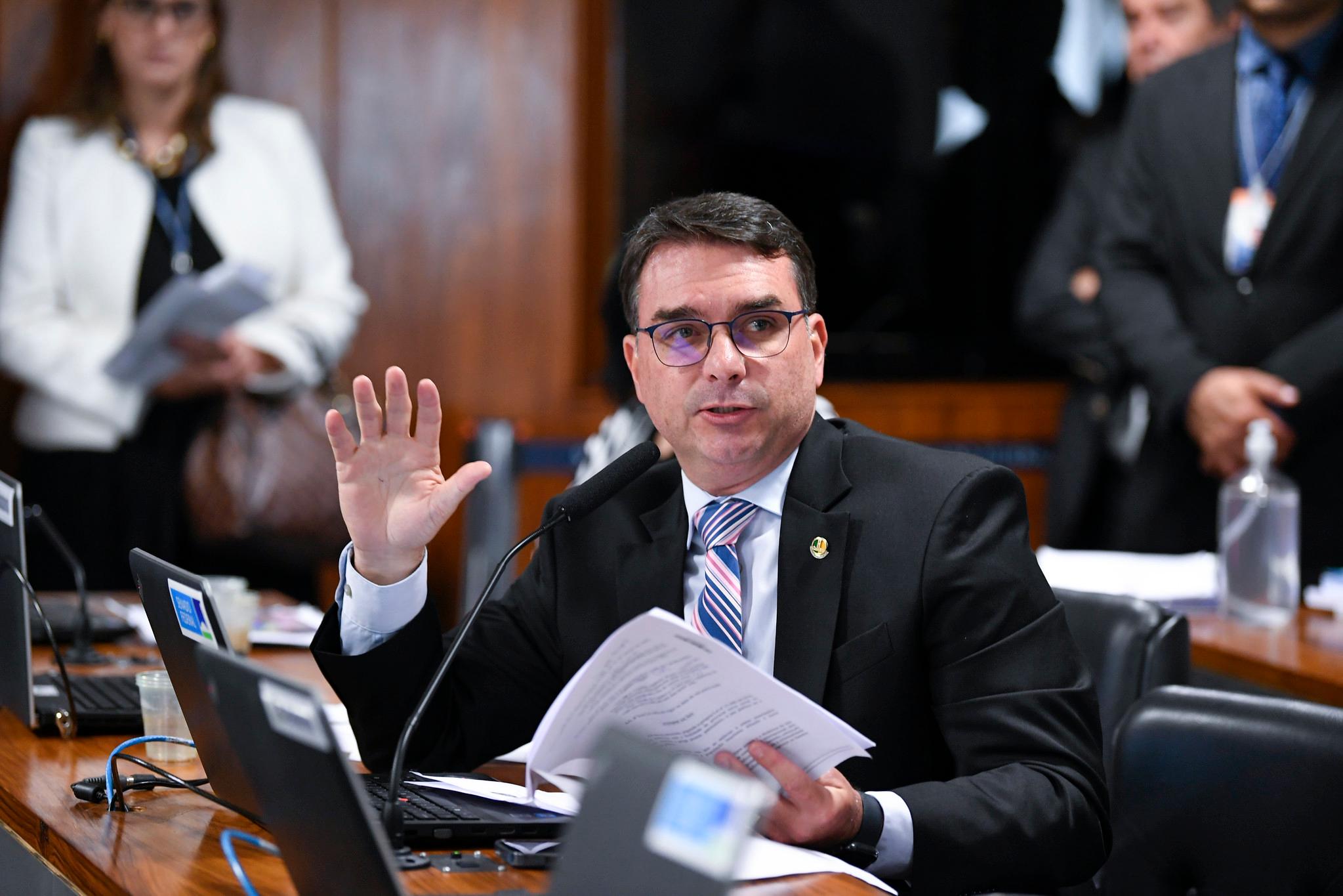 Senador publicou v&iacute;deo nas redes sociais