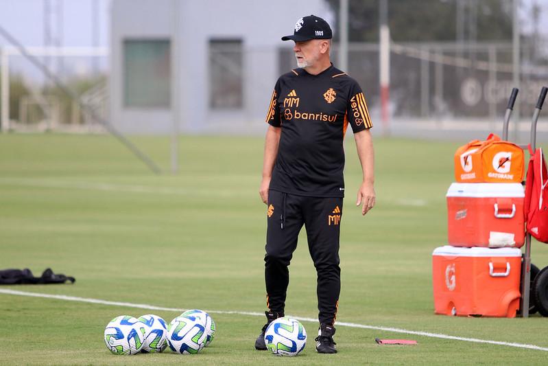 Inter quer dar mais alternativas a Mano ap&oacute;s Ar&aacute;nguiz e Campanharo 