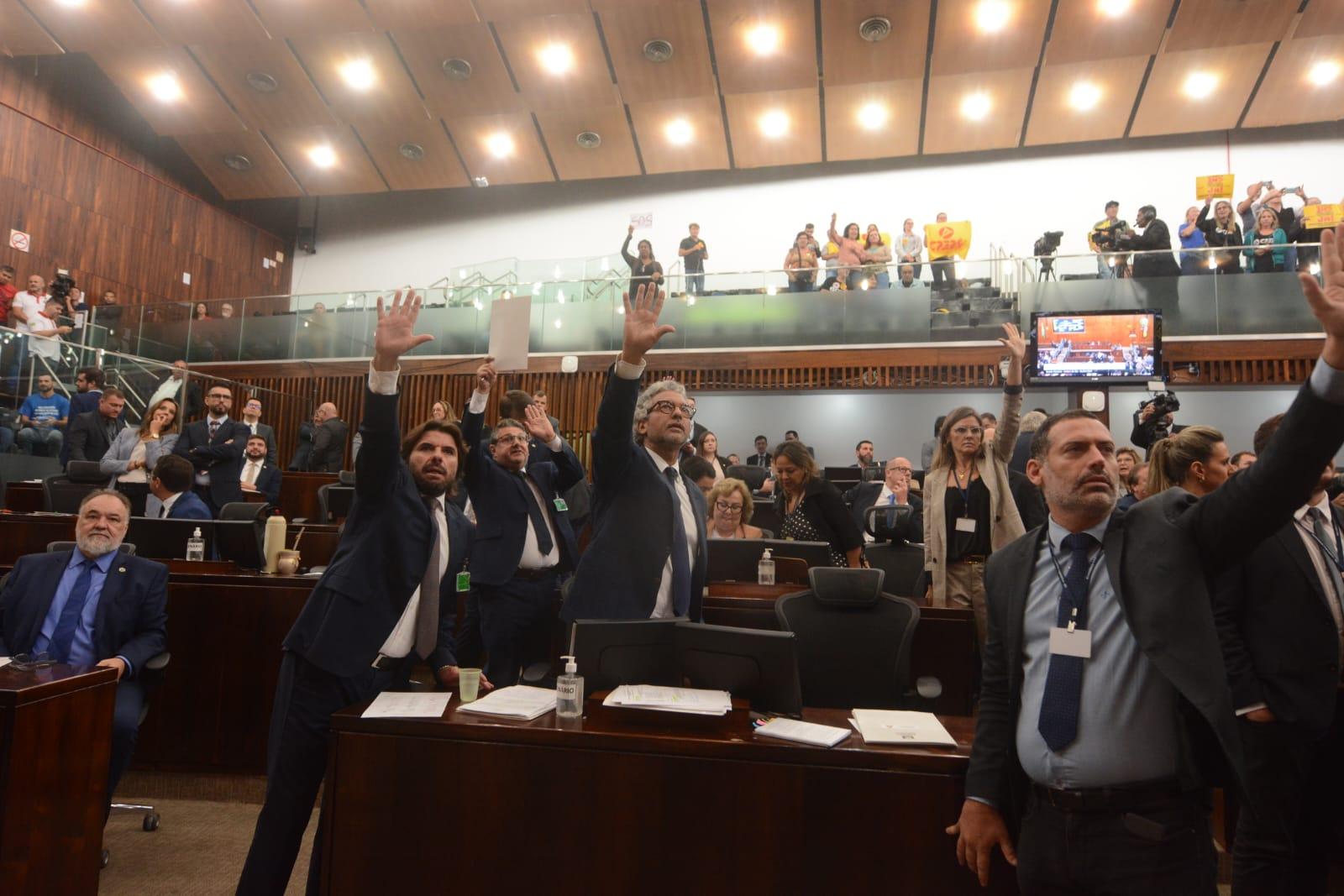 Frederico Antunes (PP) (centro) &eacute; o l&iacute;der do governo Leite, que aprovou projetos na ALRS