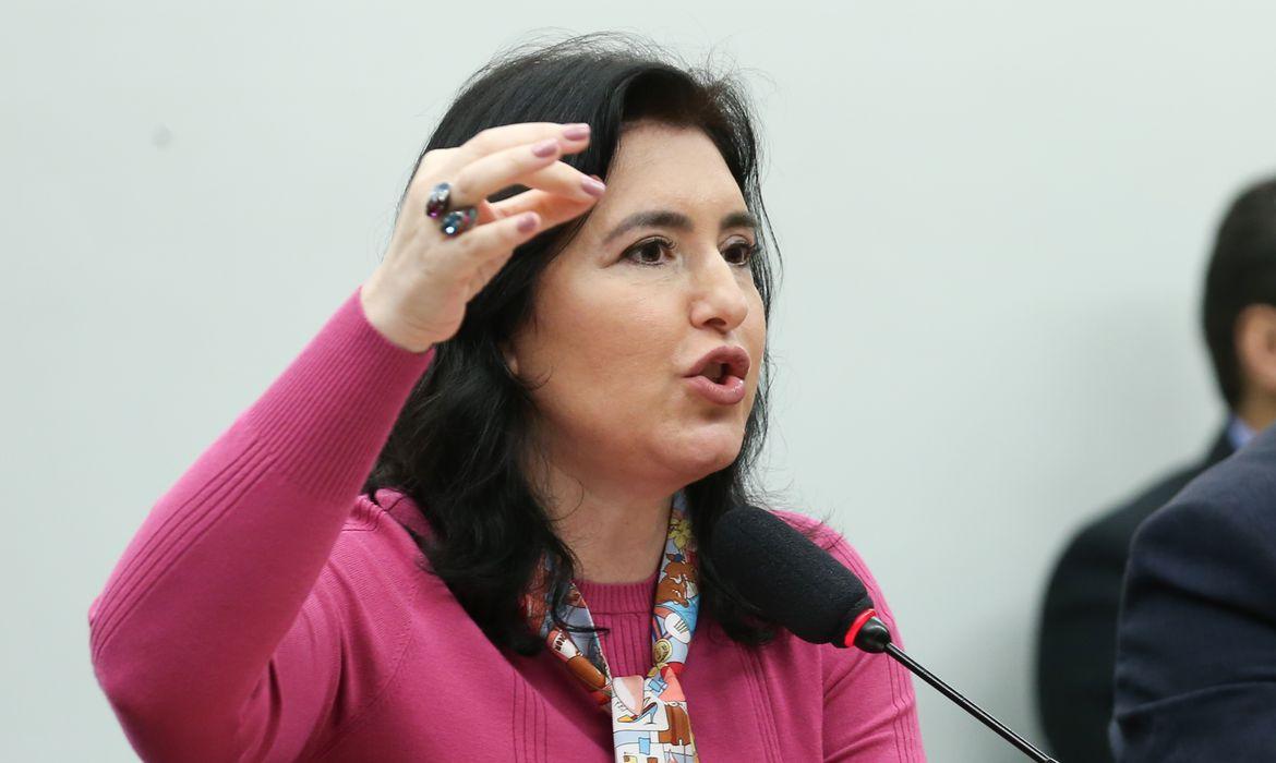 Ministra falou da import&acirc;ncia das reformas 