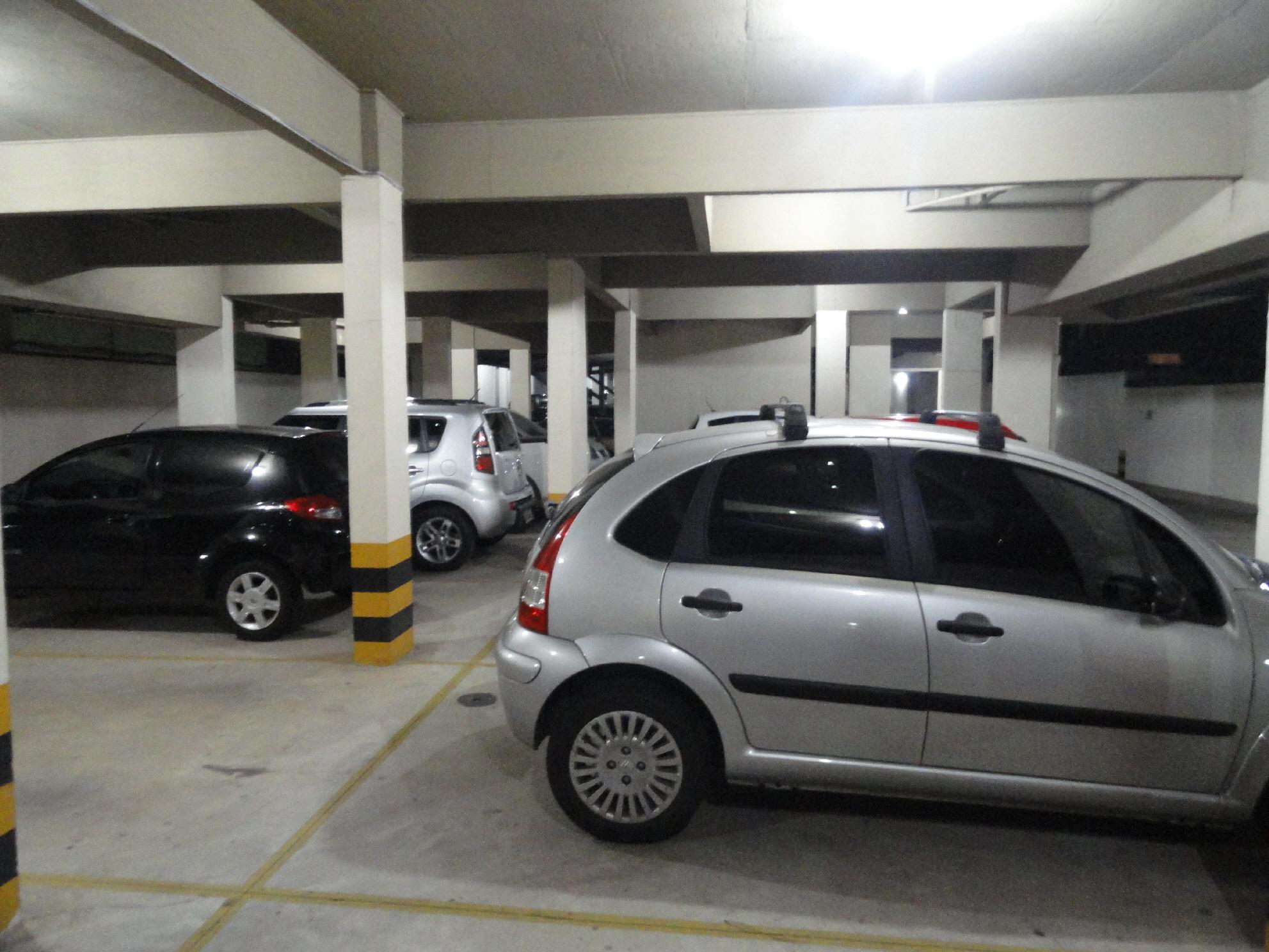 Com alta de pre&ccedil;os e cr&eacute;dito escasso, cresce procura por carros "velhinhos"