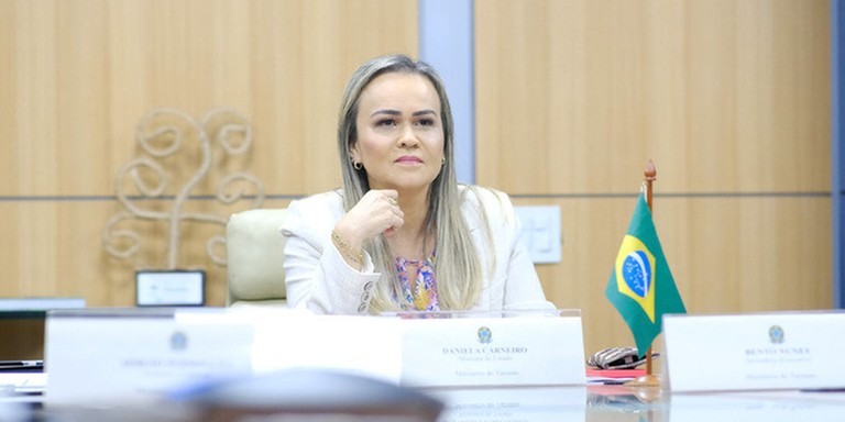 Wagner diz que mudança na pasta do Turismo tem lógica, mas que não defende saída de ministra Wagner diz que mudança na pasta do Turismo tem lógica, mas que não defende saída de ministra