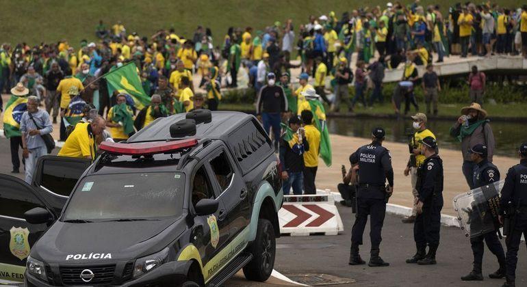 V&acirc;ndalos invadiram e depredaram Congresso Nacional, Pal&aacute;cio do Planalto e Supremo Tribunal Federal