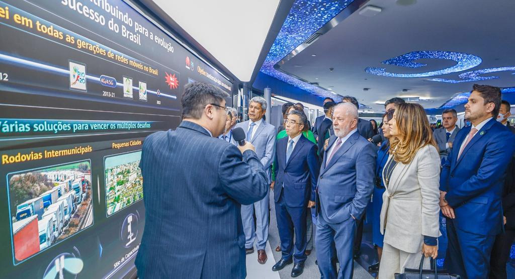 Presidente e c&uacute;pula ministerial em visita &agrave; China