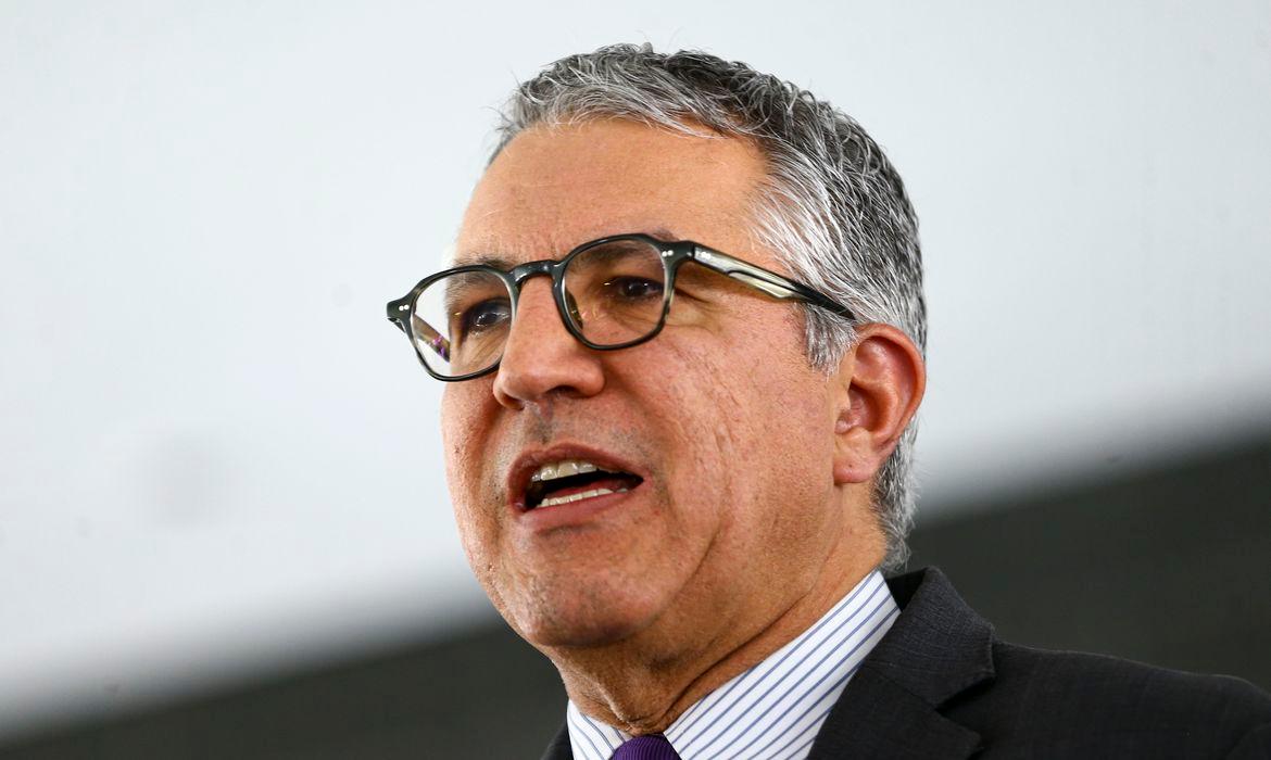 Ministro das Rela&ccedil;&otilde;es Institucionais diz que presidente negociar&aacute; pessoalmente com lideran&ccedil;as 