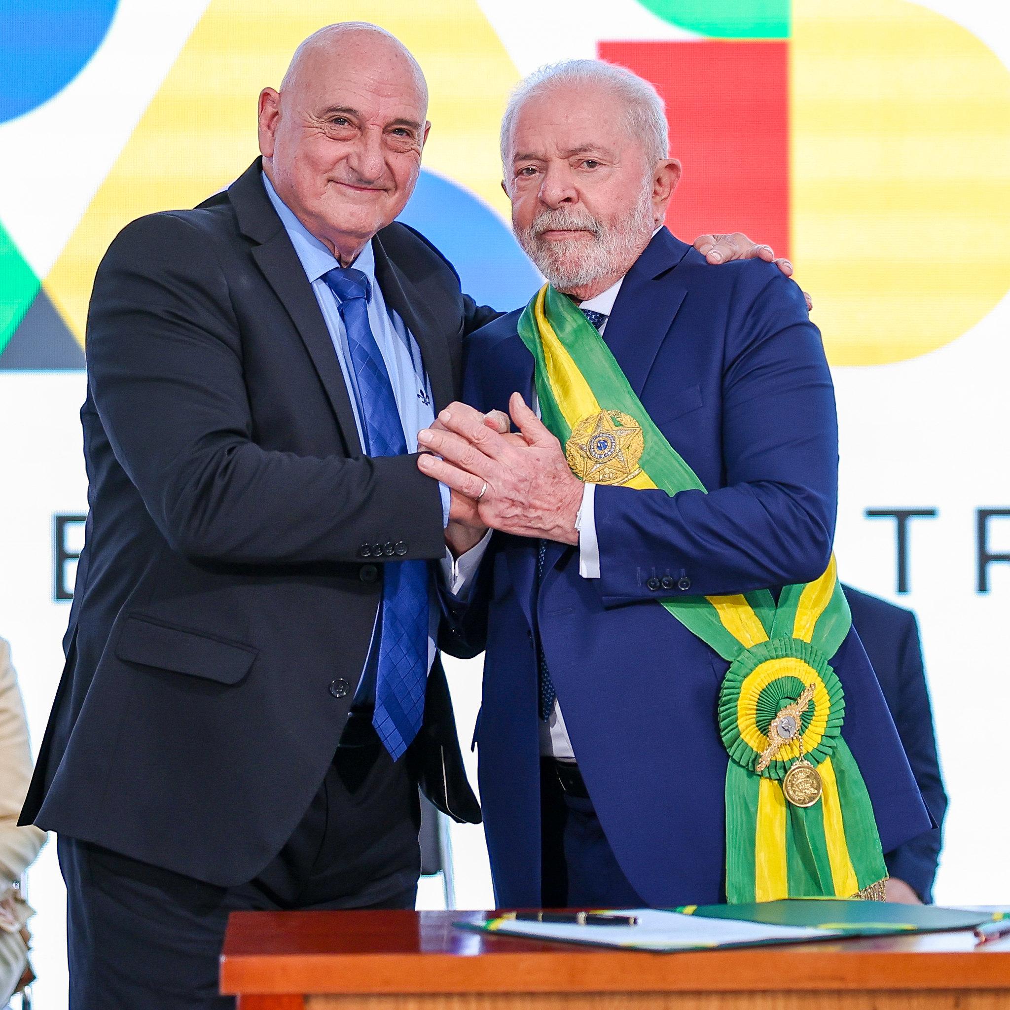 Gon&ccedil;alves Dias pede demiss&atilde;o do cargo de ministro do GSI