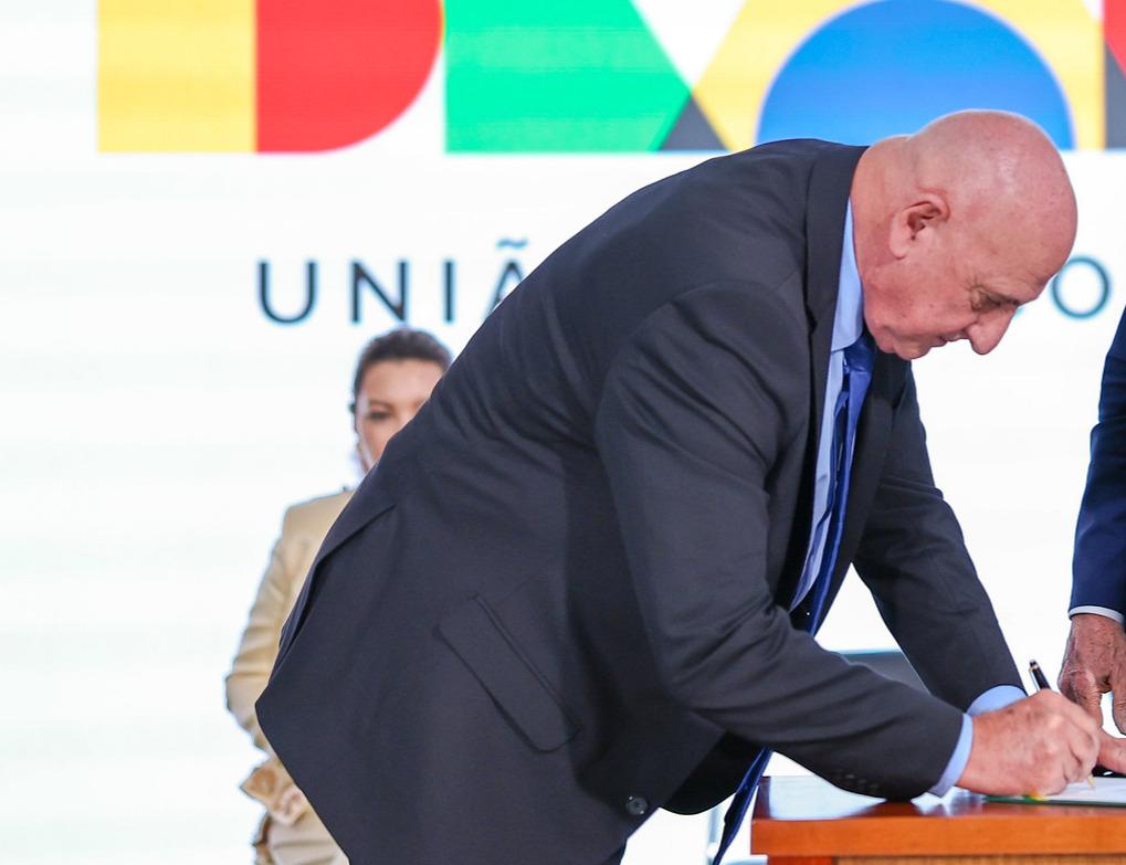 Gon&ccedil;alves Dias disse a Lula que c&acirc;mera do circuito interno de TV estava quebrada