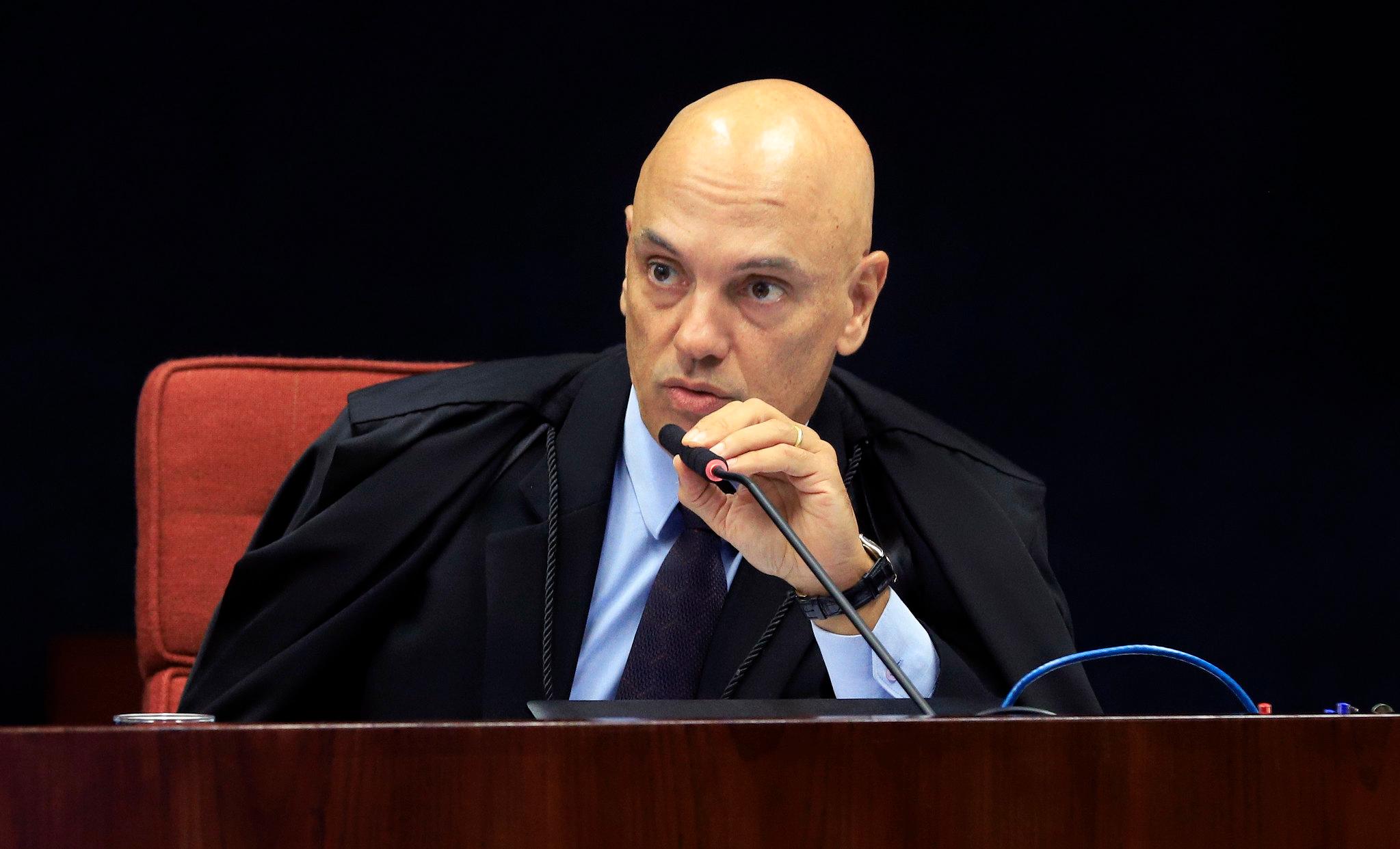 Moraes determina que PF ou&ccedil;a ex-ministro