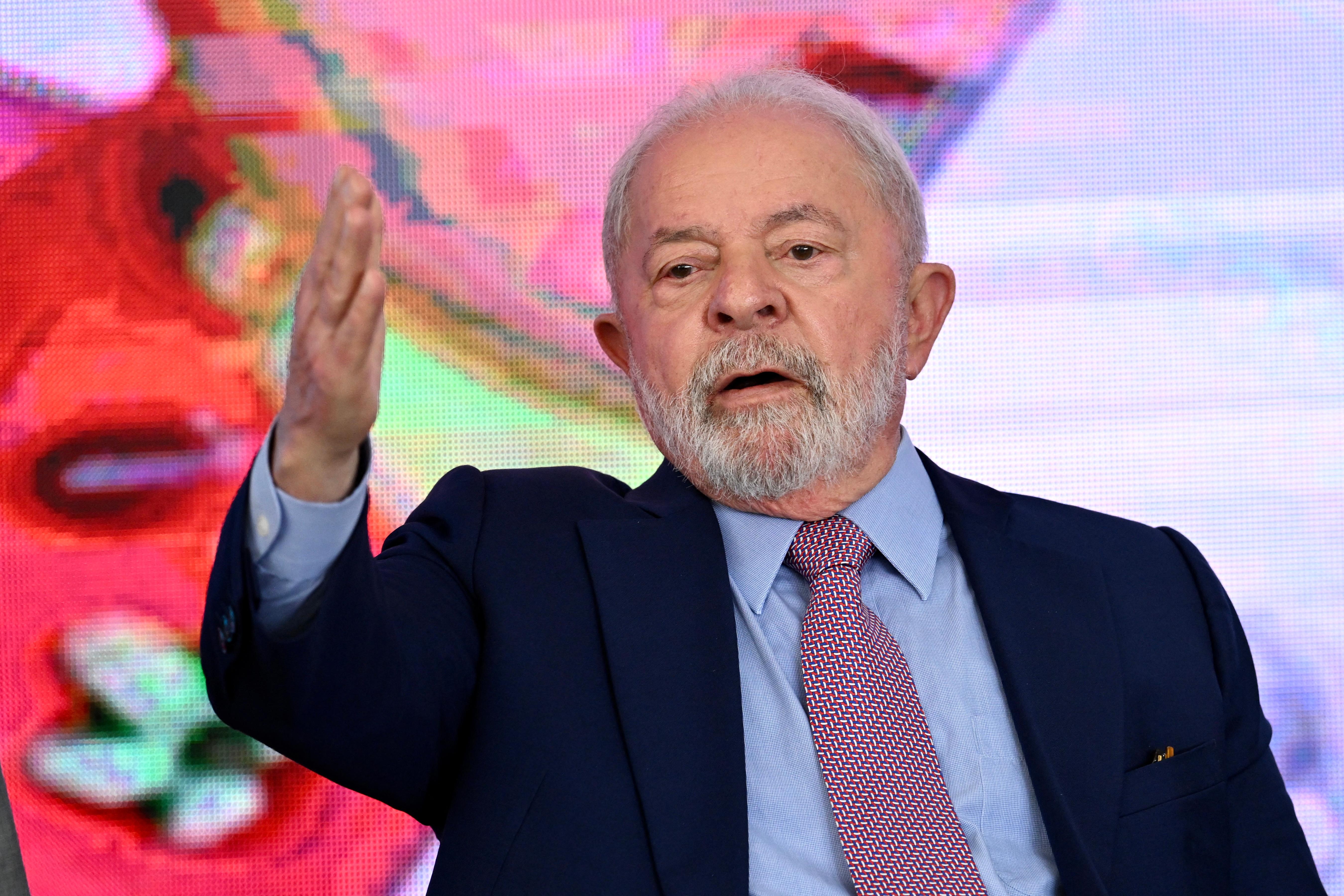Lula chega a Lisboa para visita cheia de simbolismos e uma agenda de neg&oacute;cios