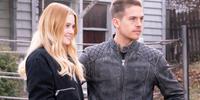Abby pretende começar vida nova, longe de problemas, mas se encanta com o bad boy Travis
