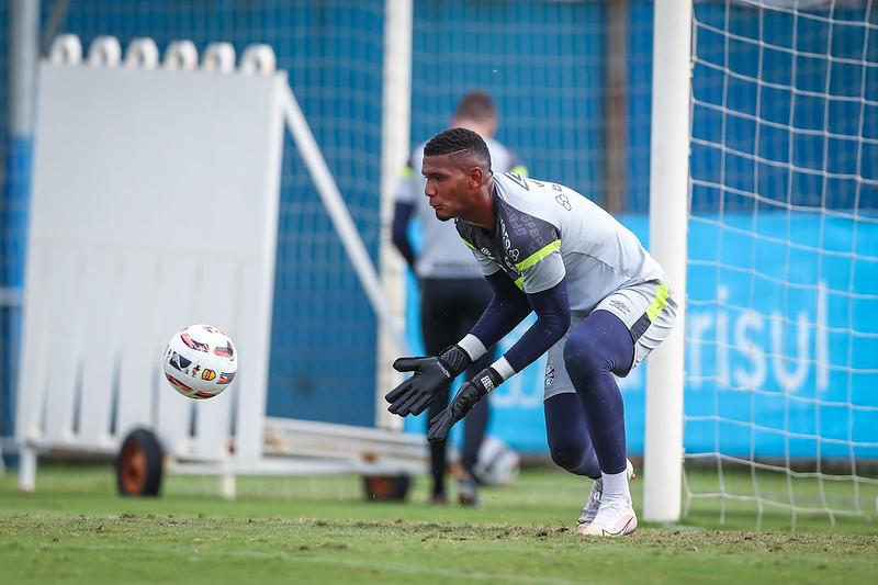 Treinador comentou que goleiro vinha cometendo erros quase que diariamente 