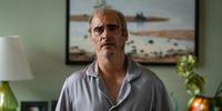 Joaquim Phoenix vive Beau, personagem depressivo e que vive em um mundo de traumas e medos