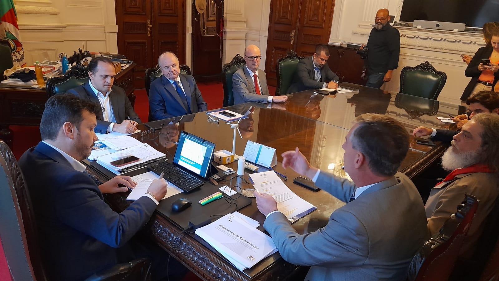 Bancada do PDT em reuni&atilde;o com o Artur Lemos, no Piratini