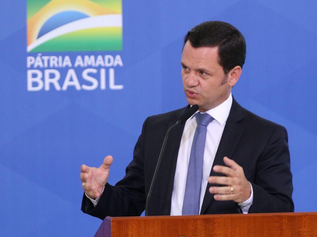 Ex-ministro est&aacute; detido, e defesa pede revoga&ccedil;&atilde;o da pris&atilde;o