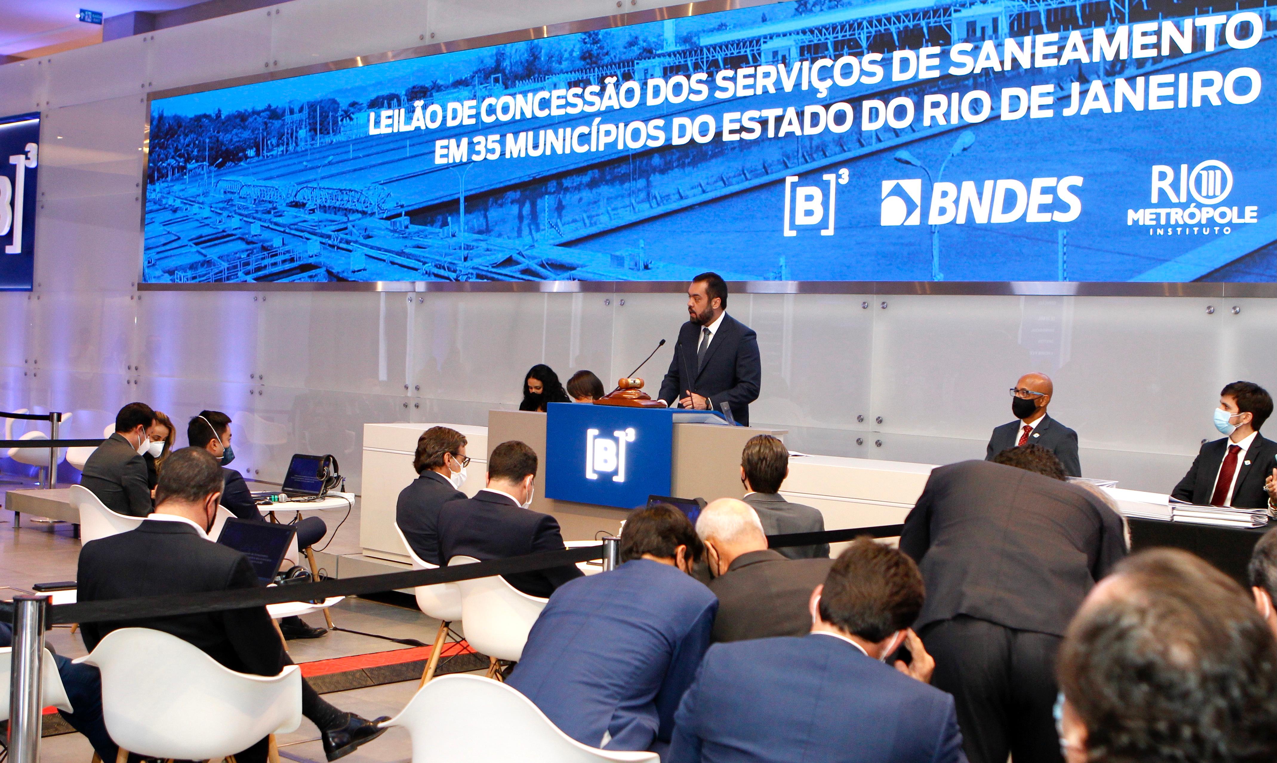 Em 2021, tr&ecirc;s empresas arremataram quatro blocos da Cedae, totalizando mais de R$20 bilh&otilde;es