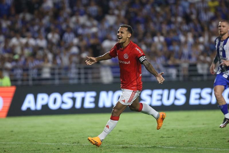 Alan Patrick marcou o gol no tempo normal do Inter 