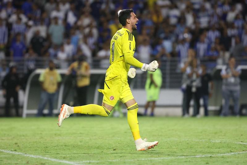 Nos p&ecirc;naltis,  Colorado venceu por sete a seis e garantiu a classifica&ccedil;&atilde;o