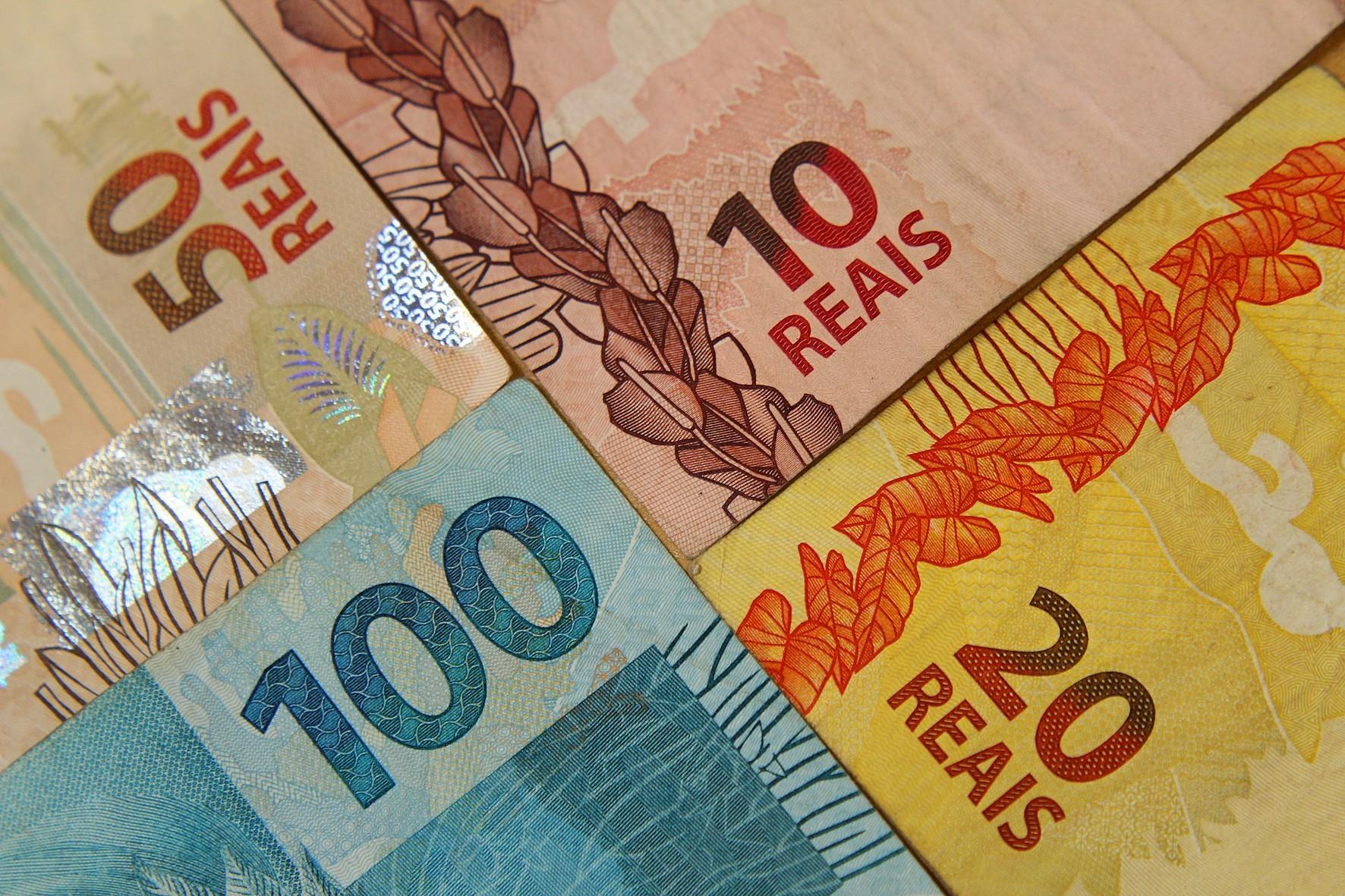 Governo finaliza pagamento do Bolsa Fam&iacute;lia em abril 