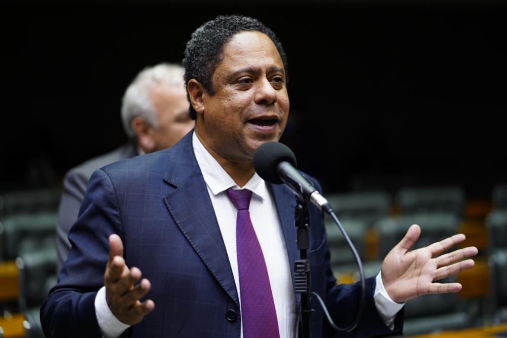 Relator do PL das Fake News pede adiamento da vota&ccedil;&atilde;o do projeto