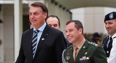 Ex-ajudante de ordens de Bolsonaro responde a todas as perguntas da PF sobre joias