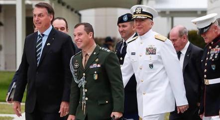 Investiga&ccedil;&otilde;es envolvem Mauro Cid (de farda verde), ex-ajudante de ordens de Bolsonaro