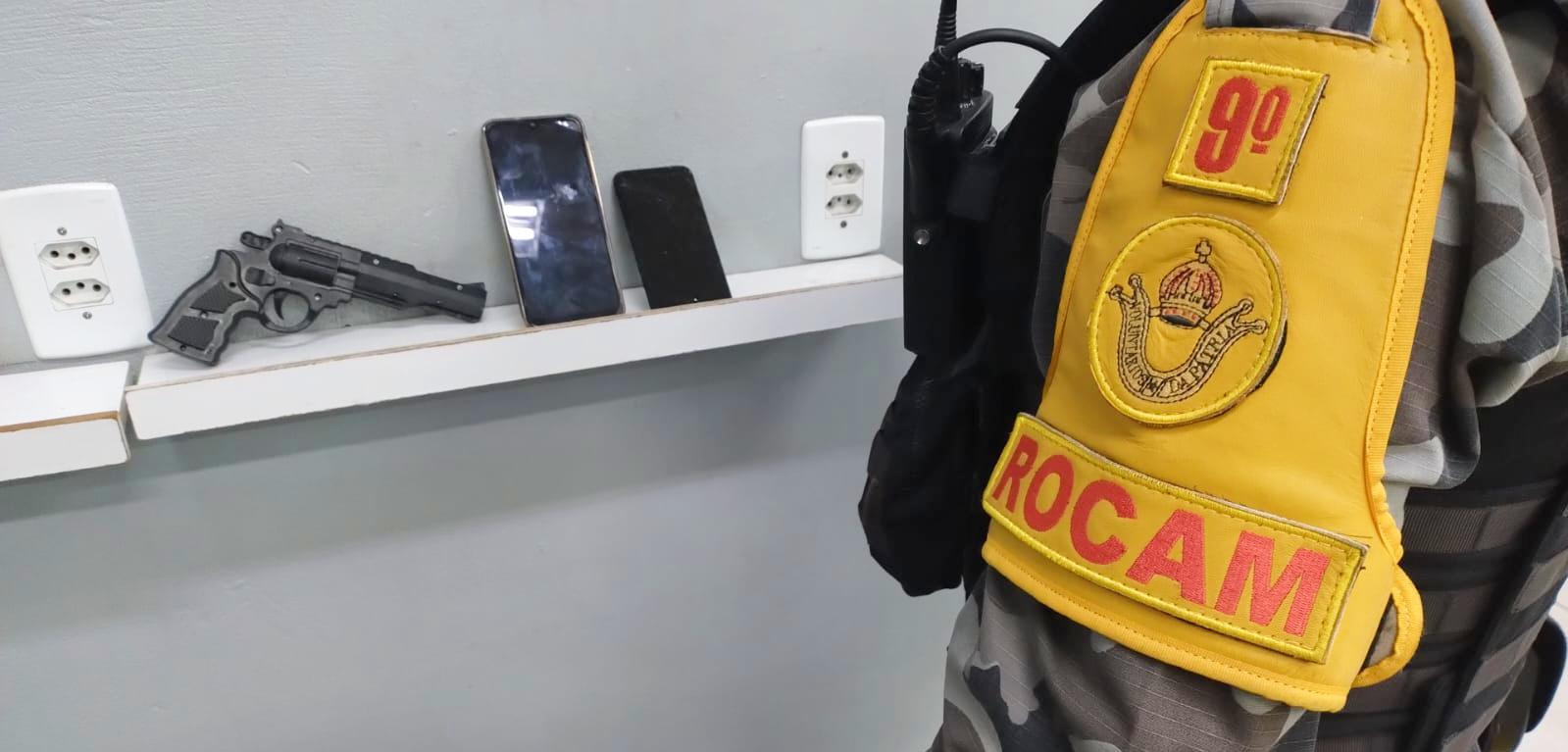 Simulacro de rev&oacute;lver foi apreendido e aparelho telef&ocirc;nico foi recuperado