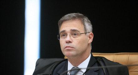 Mendon&ccedil;a derrubou suspens&atilde;o de processos