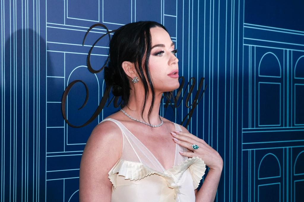 Katy Perry est&aacute; entre as convidadas da coroa&ccedil;&atilde;o