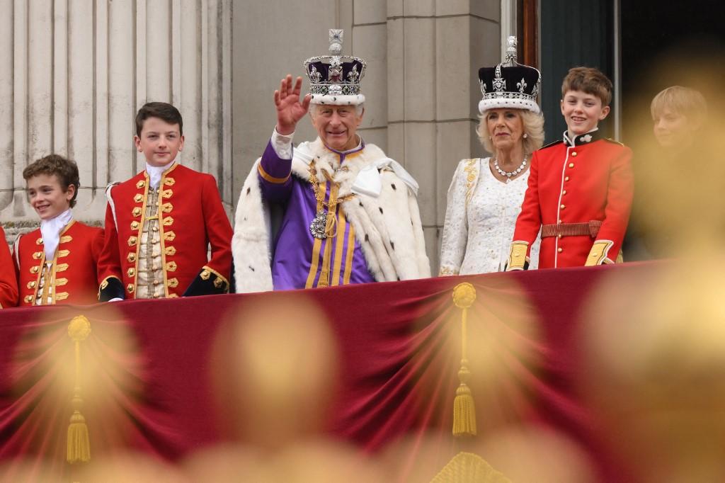 Rei Charles III foi coroado neste s&aacute;bado 