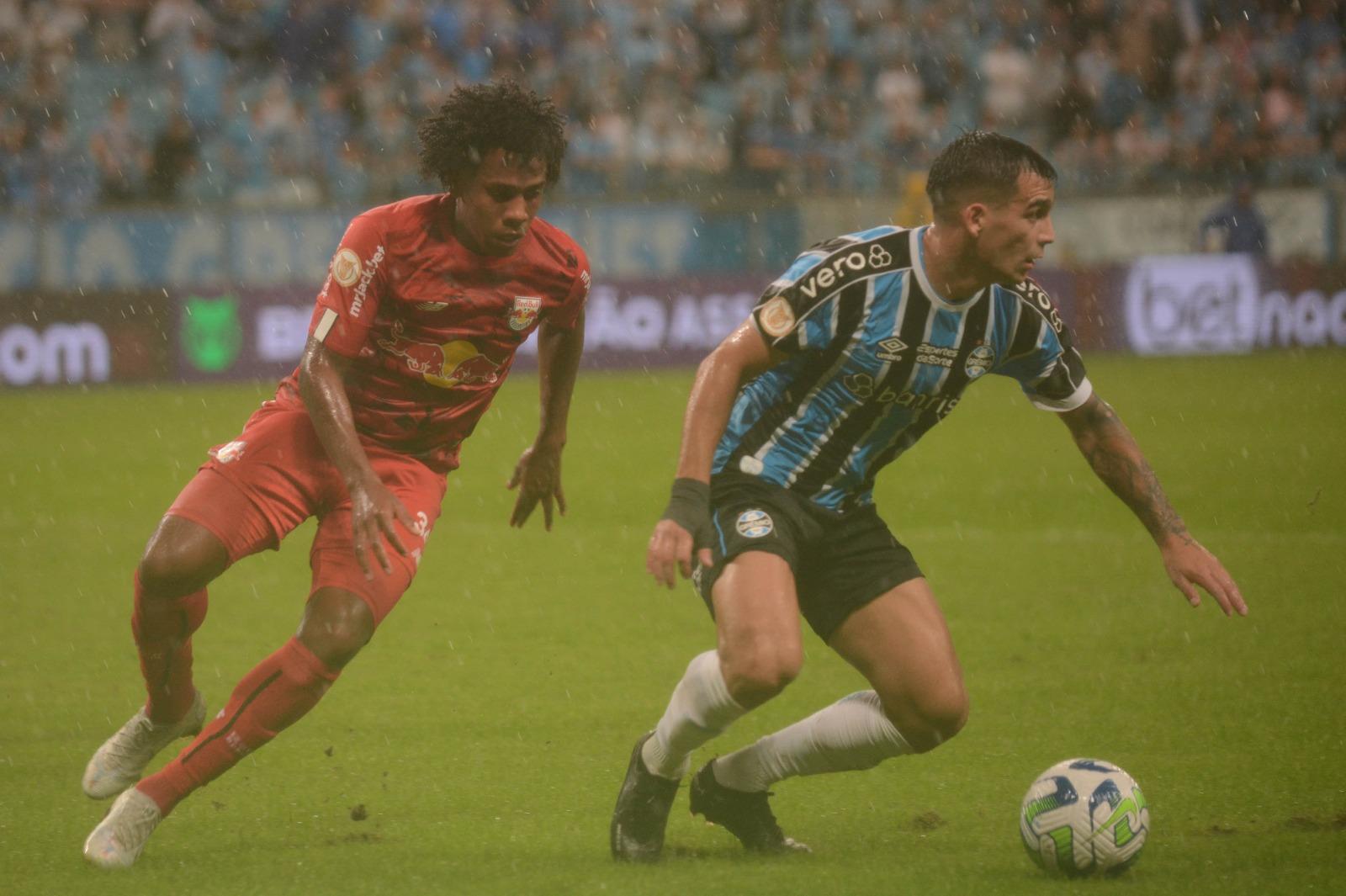 Desfalques e aus&ecirc;ncia de velocidade tornam montagem do Gr&ecirc;mio um quebra-cabe&ccedil;a para Renato 