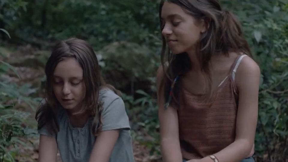 Joana (E) quer desvendar o mist&eacute;rio da tia-av&oacute;, que morreu sem nunca ter namorado na vida