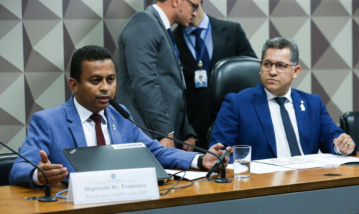 Comiss&atilde;o mista aprova MP que recria o programa Bolsa Fam&iacute;lia 