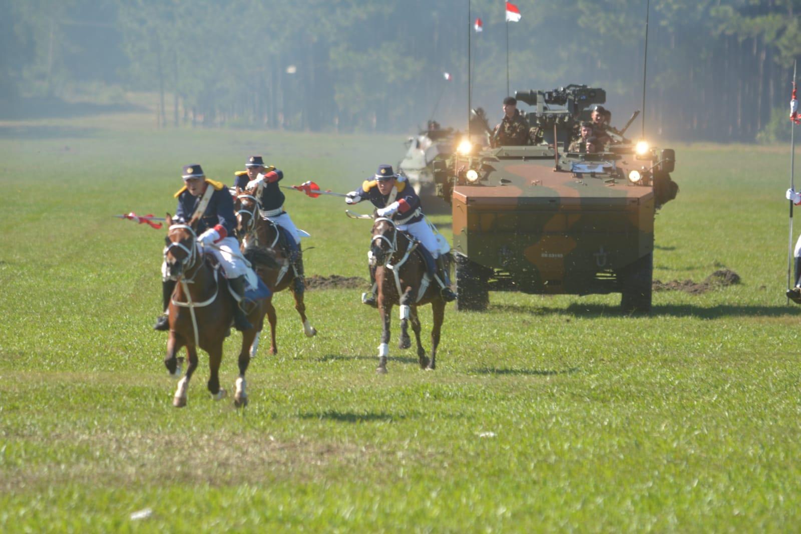For&ccedil;a, destreza e capacidade militar foram demonstradas na solenidade 