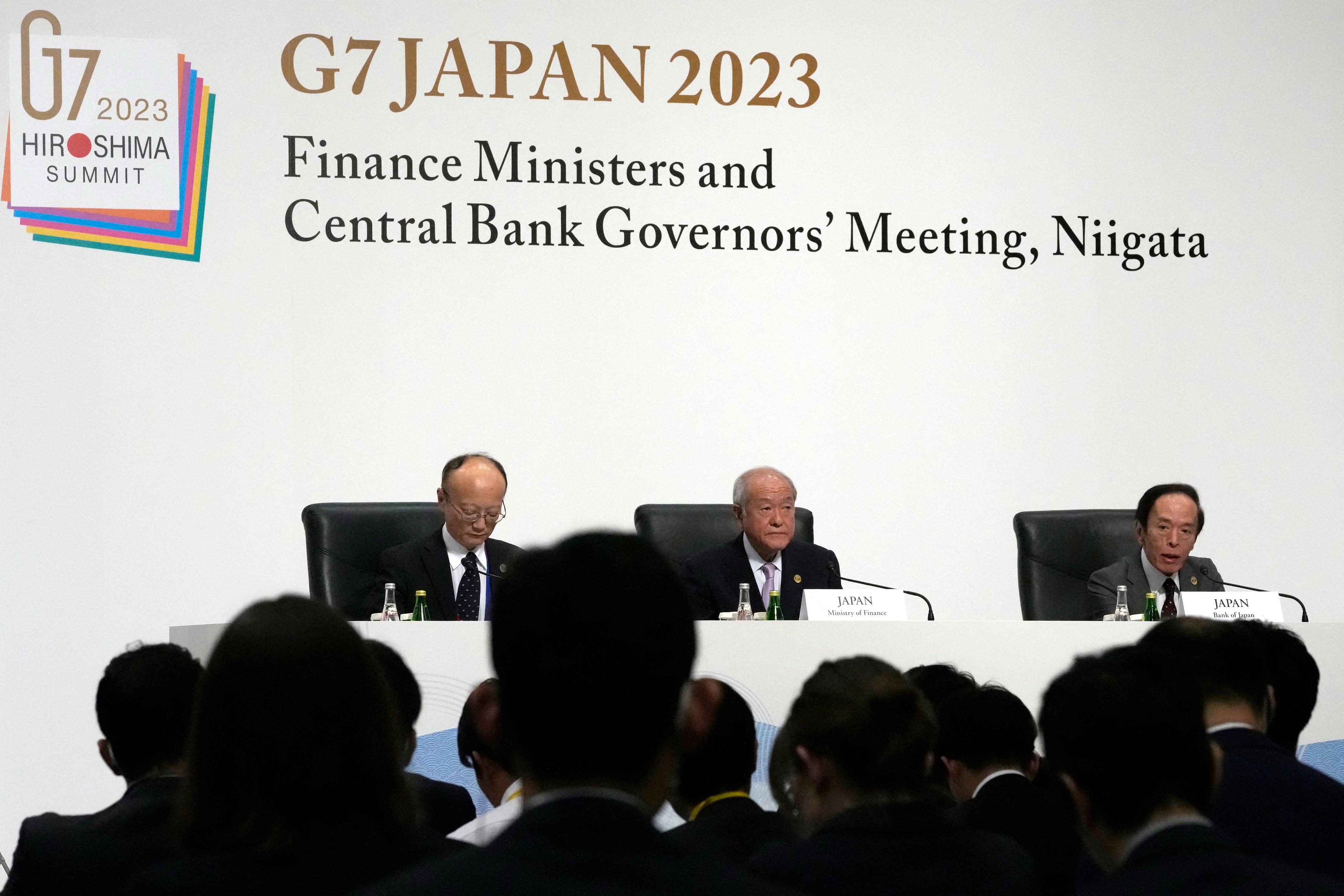 Representantes do setor financeiro participam de coletiva de imprensa durante encontro do G7