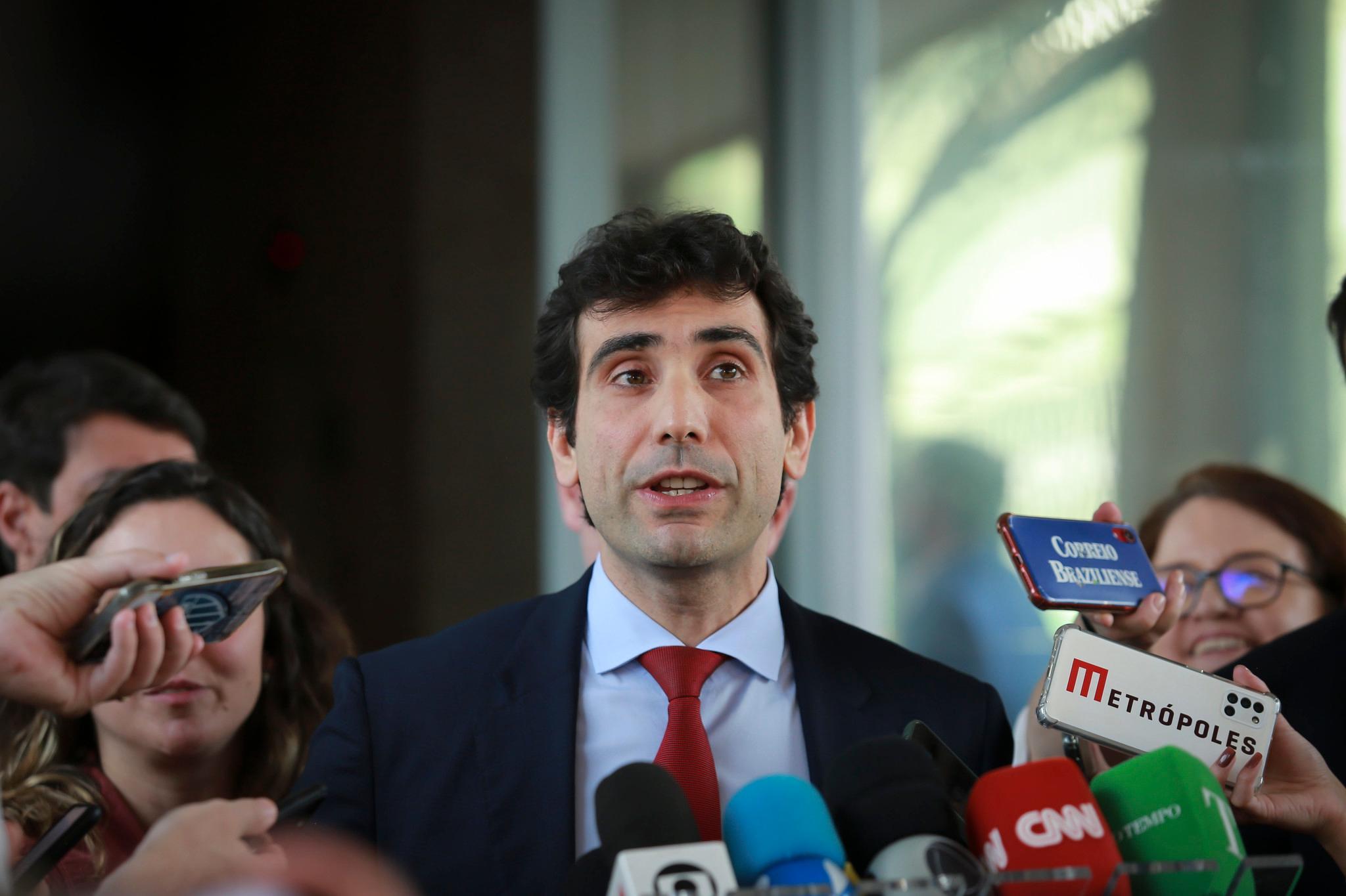 Governo quer Gal&iacute;polo no BC