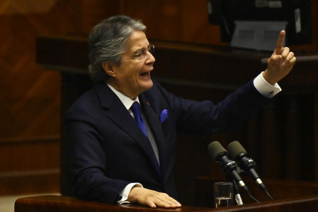 Presidente do Equador proclama inoc&ecirc;ncia em julgamento para destitu&iacute;-lo