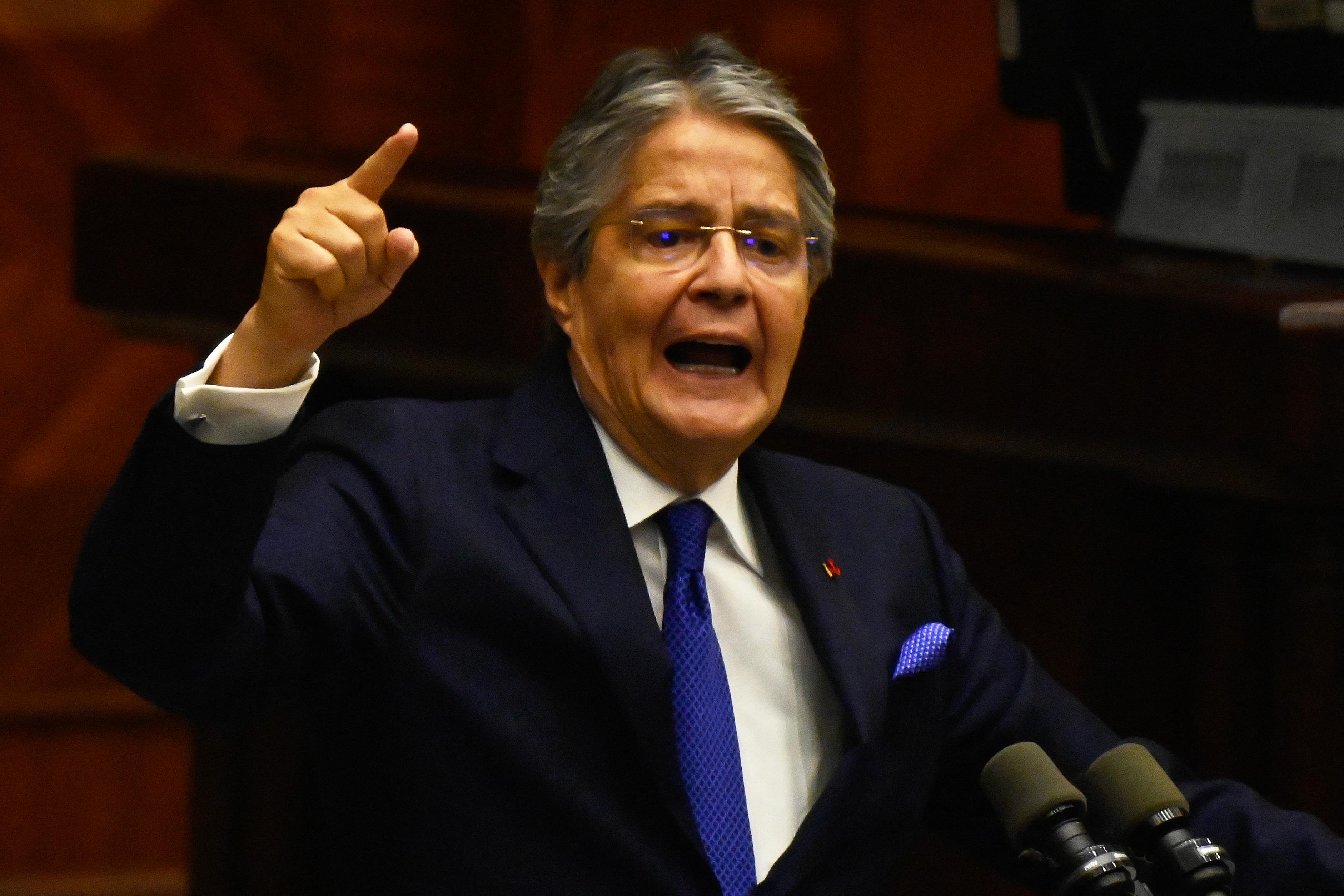 Presidente do Equador decreta dissolu&ccedil;&atilde;o do Congresso