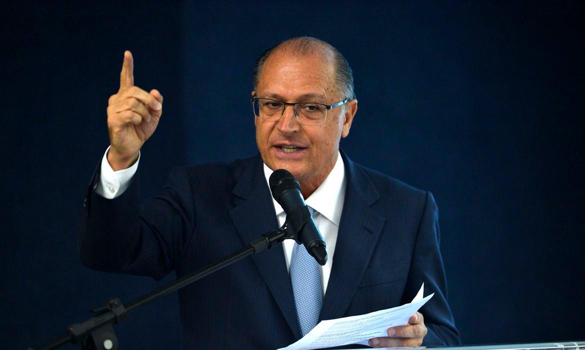 Alckmin ressalta import&acirc;ncia de aprova&ccedil;&atilde;o de reformas 