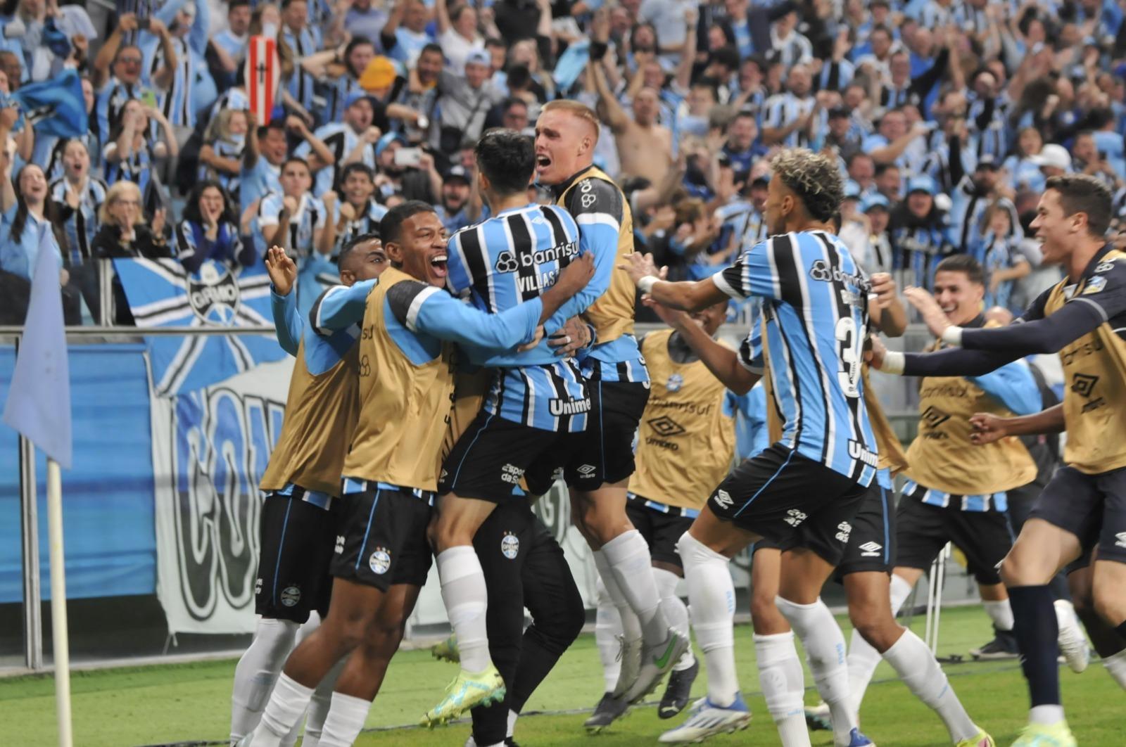 Time fez 3 a 1 mesmo jogando com 10 quase todo o segundo tempo