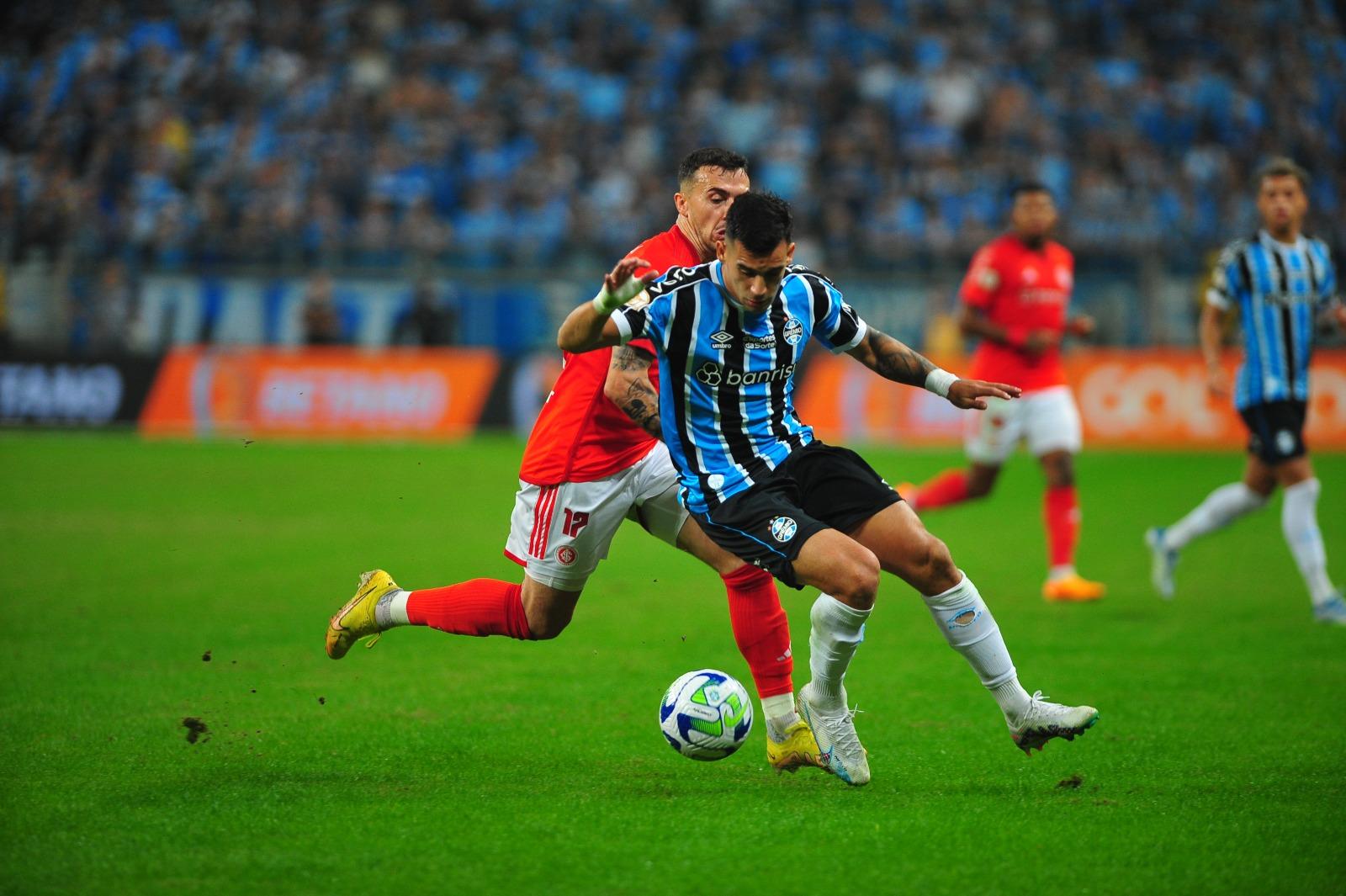 Com mudan&ccedil;a de esquema, Gr&ecirc;mio mira chegada no pelot&atilde;o da frente do Brasileir&atilde;o ap&oacute;s Gre-Nal 
