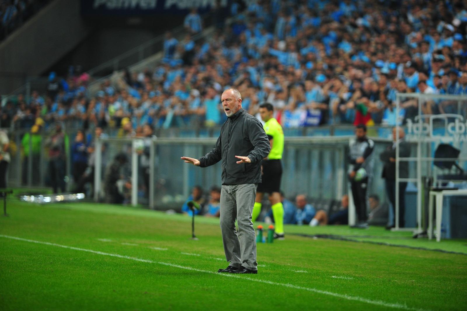 Vesti&aacute;rio do Inter tem Mano retra&iacute;do, cr&iacute;ticas &agrave; prepara&ccedil;&atilde;o f&iacute;sica e avalia&ccedil;&atilde;o de dirigentes 