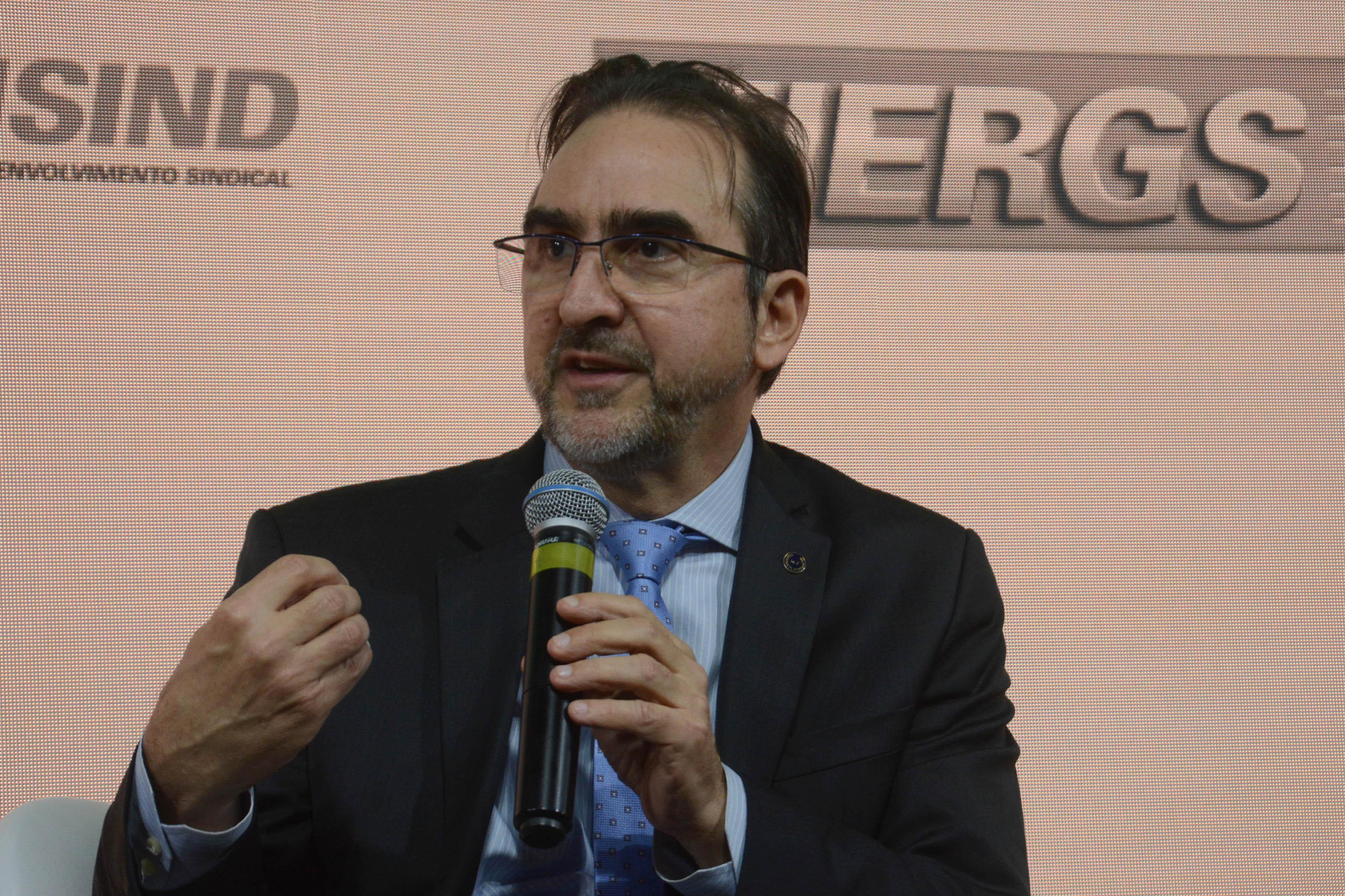 Economista esteve na Fiergs, nesta segunda-feira